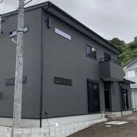 画像1417：静岡市清水区の注文住宅｜バルコニーの外壁にウッド調アクセント使用のデザインがお洒落