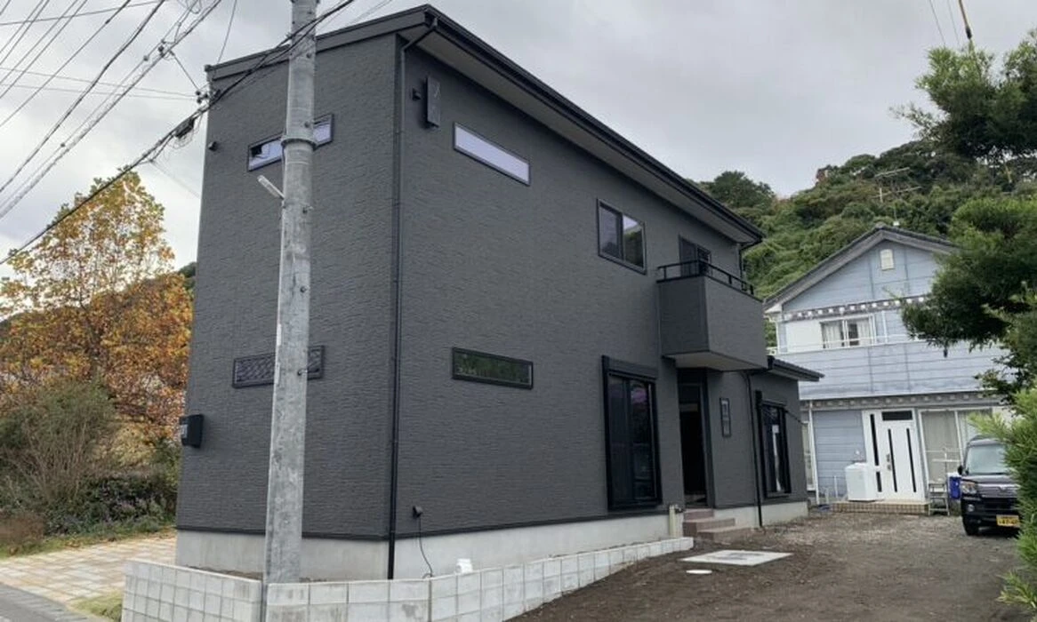 画像1417：静岡市清水区の注文住宅｜バルコニーの外壁にウッド調アクセント使用のデザインがお洒落