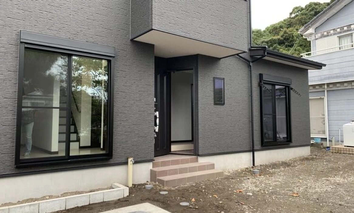 画像1418：静岡市清水区の注文住宅｜バルコニーの外壁にウッド調アクセント使用のデザインがお洒落