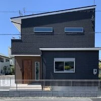 画像1627：静岡市清水区の注文住宅｜バルコニーの外壁にウッド調アクセント使用のデザインがお洒落