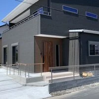 画像1628：静岡市清水区の注文住宅｜バルコニーの外壁にウッド調アクセント使用のデザインがお洒落