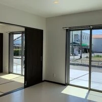 画像1633：静岡市清水区の注文住宅｜バルコニーの外壁にウッド調アクセント使用のデザインがお洒落