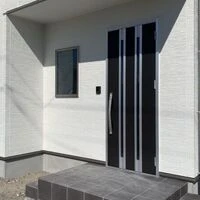 画像1672：静岡市清水区の注文住宅｜バルコニーの外壁にウッド調アクセント使用のデザインがお洒落