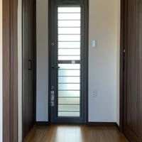 画像1679：静岡市清水区の注文住宅｜バルコニーの外壁にウッド調アクセント使用のデザインがお洒落